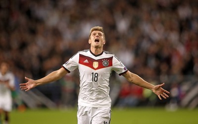 华体会焦点-于帕梅卡诺被梅西过得干净